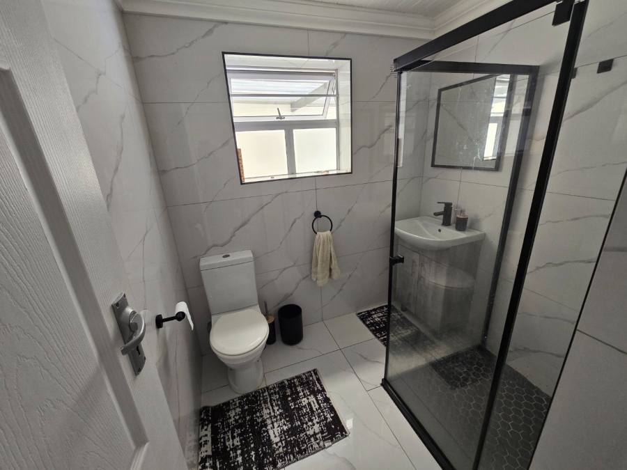 5 Bedroom Property for Sale in Portlands Western Cape